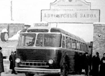 Первый ЛАЗ-695 покидает ворота завода