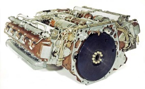 Дизельный двигатель УТД-29. Аналогичный по конструкции двигатель УТД-25 в восьмицилиндровом исполнении устанавливался на шасси БАЗ-6844. Высота двигателя всего 598 мм!