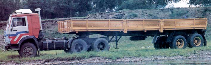 Седельный тягач КамАЗ-5410 с полуприцепом
ОдАЗ-9370-01 (модернизированный)