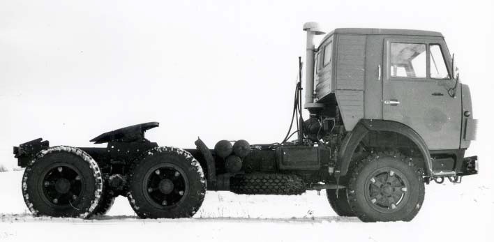 Модернизированный седельный
тягач КамАЗ-5410. 1981. Вид справа