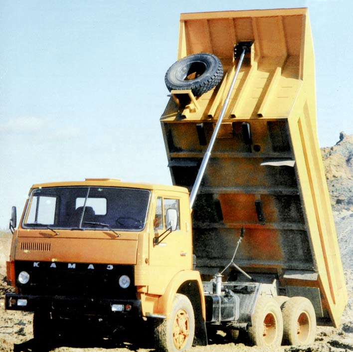 КамАЗ-5511 с поднятой платформой