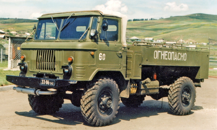 Автотопливозаправщик ТЗ-2-66Д на шасси ГАЗ-66Б выпуска нач. 1980-х гг.